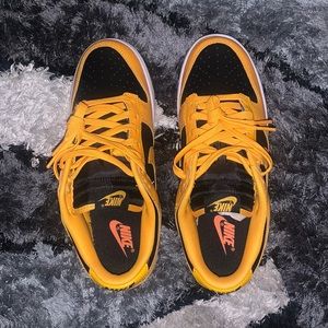 Brand Nike / size 9 in men / color yellow black